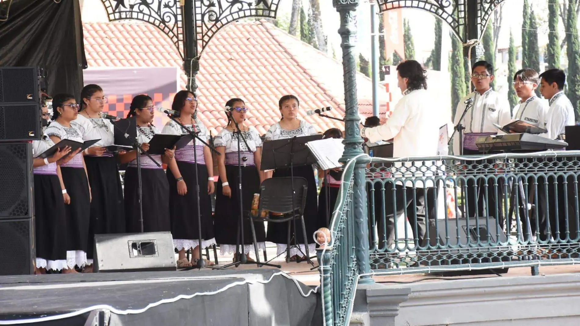 los coros Xutomotzi y Voces Yumhu amenizaron la Plaza del Mariachi de “Tlaxcala, la Feria de Ferias 2024”, 1